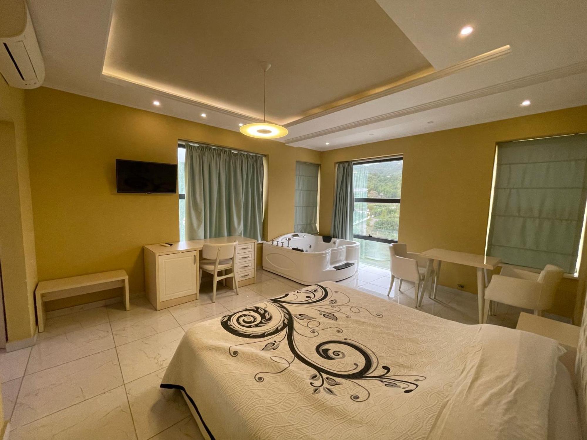 Hotel Kthella Resort Rreshen Exterior photo