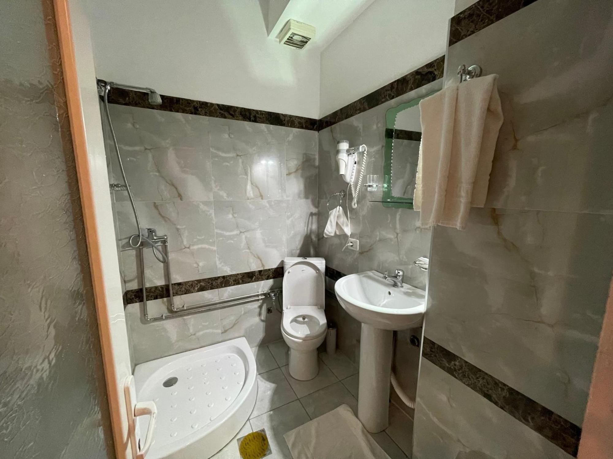 Hotel Kthella Resort Rreshen Exterior photo
