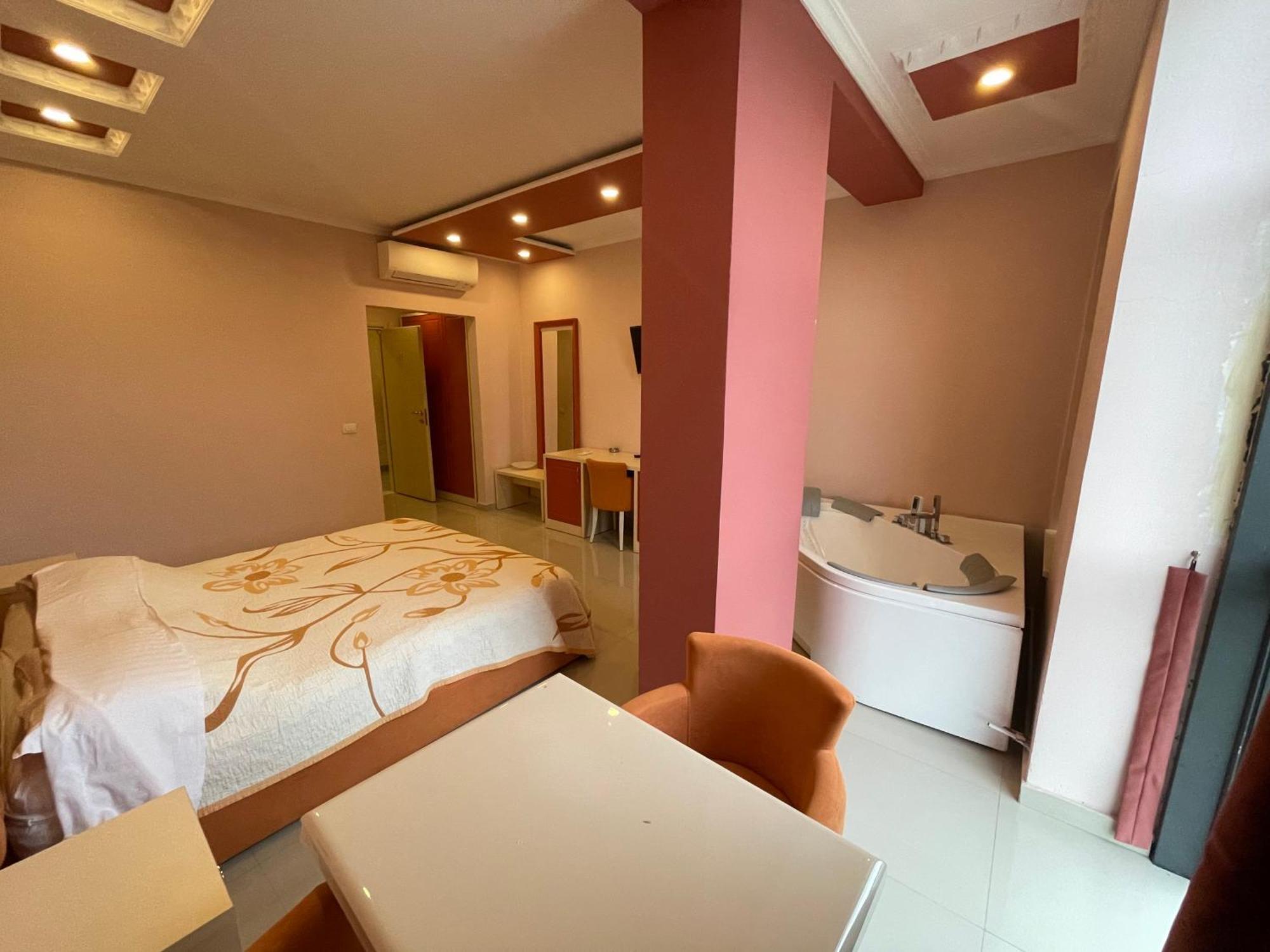 Hotel Kthella Resort Rreshen Exterior photo