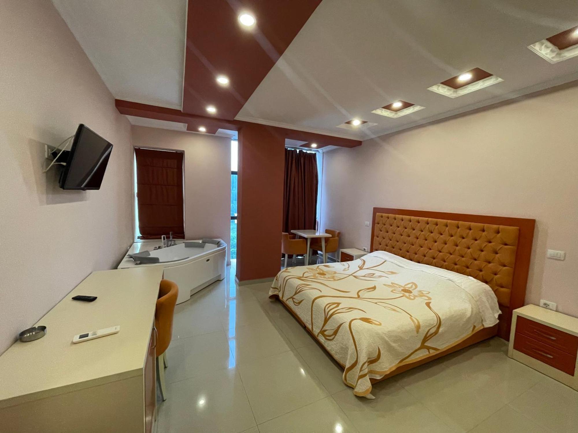 Hotel Kthella Resort Rreshen Exterior photo